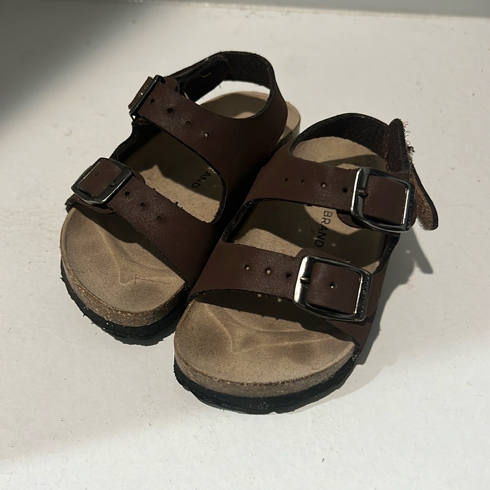 Toddler brown lucky sandals